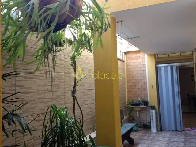 Casa com 179m² 3 quartos e 1 banheiro, à venda, no bairro Parque São Benedito em Pindamonhangaba