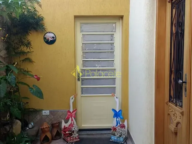 Casa com 179m² 3 quartos e 1 banheiro, à venda, no bairro Parque São Benedito em Pindamonhangaba
