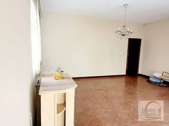 Casa com 600m² 3 quartos e 2 banheiros, à venda, no bairro Centro em Atibaia