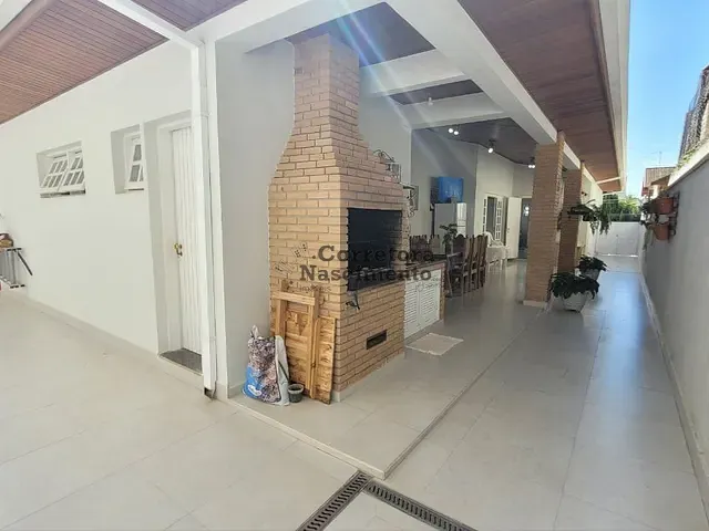 Casa com 375m² 3 quartos e 3 banheiros, à venda, no bairro Vila Zezé em Jacareí