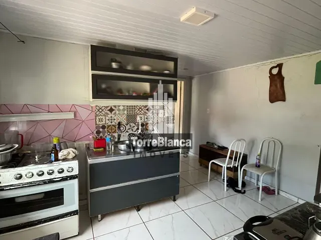 Casa com 462m² 2 quartos e 1 banheiro, à venda, no bairro Uvaranas em Ponta Grossa