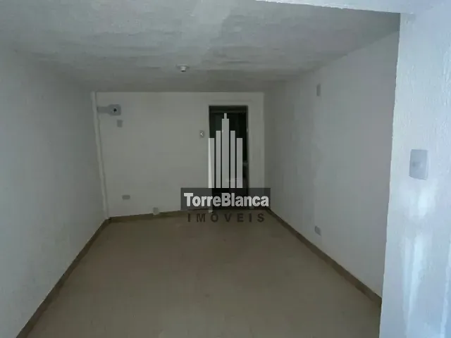Casa 6 quartos e 6 banheiros, à venda, no bairro Uvaranas em Ponta Grossa