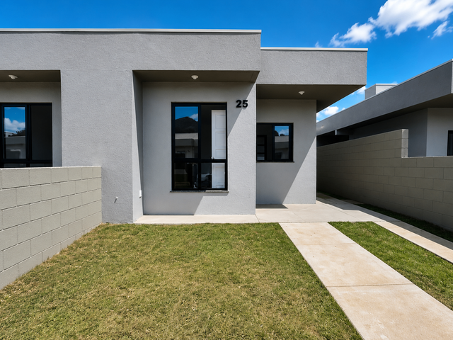 Locação - Casa Nova com 3 quartos, 2 vagas de garagem, Condomínio Monte Grappa - Cará-Cará, Ponta Grossa.