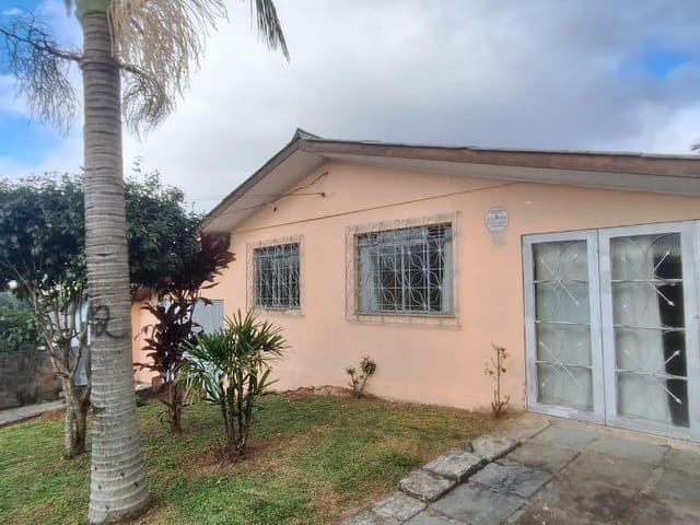 Locação - Casa com 2 quartos, 3 vagas de garagem, Churrasqueira, Quintal Amplo - Uvaranas, Ponta Grossa.