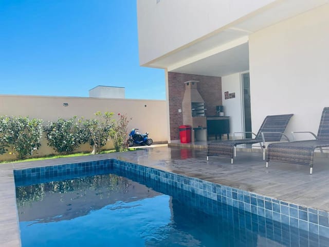 Casa com 250m² 2 quartos e 3 banheiros, à venda, no bairro Residencial Santa Paula em Jacareí