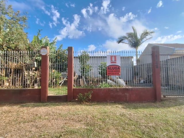 Locação - Casa com 2 quartos, Quintal Amplo, Churrasqueira, Barracão - Uvaranas, Ponta Grossa.
