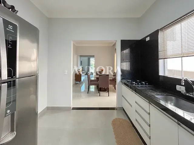 Casa com 262m² 3 quartos e 3 banheiros, à venda, no bairro Parque Taua em Londrina