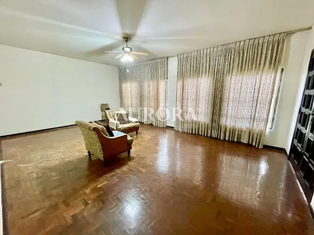 Casa com 339m² 3 quartos e 2 banheiros, à venda, no bairro Petrópolis em Londrina