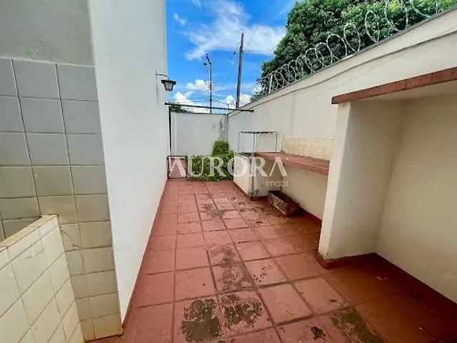 Casa com 339m² 3 quartos e 2 banheiros, à venda, no bairro Petrópolis em Londrina