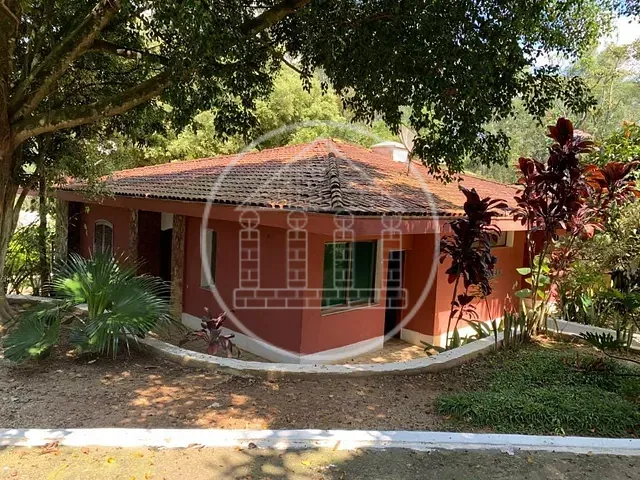 Casa com 2536m² 3 quartos e 3 banheiros, à venda, no bairro Jardim Shangrilá (Zona Sul) em São Paulo