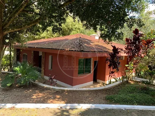 Casa com 2536m² 3 quartos e 3 banheiros, à venda, no bairro Jardim Shangrilá (Zona Sul) em São Paulo