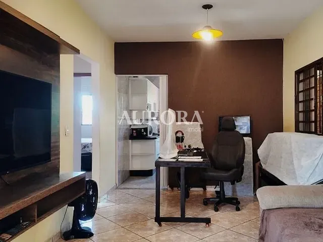 Casa com 250m² 2 quartos e 1 banheiro, à venda, no bairro Indusville em Londrina