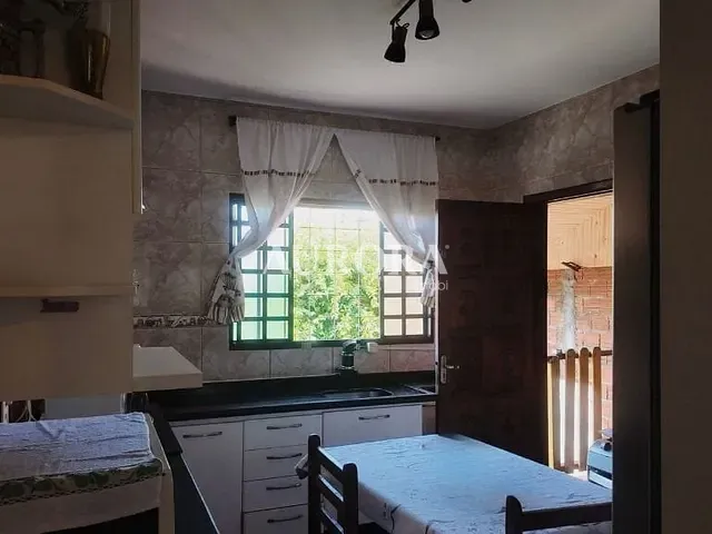 Casa com 250m² 2 quartos e 1 banheiro, à venda, no bairro Indusville em Londrina