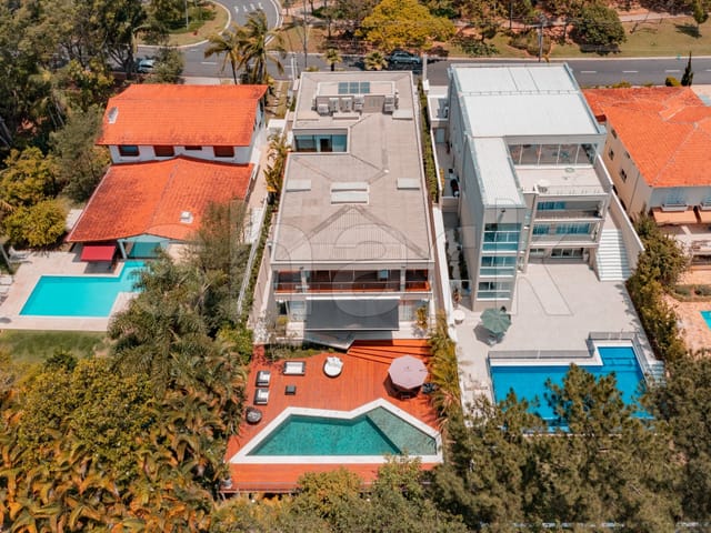 Casa com 850m² 5 quartos e 8 banheiros, à venda, no bairro Alphaville Residencial Dois em Barueri