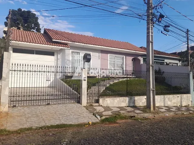 Casa com 462m² 3 quartos e 5 banheiros, à venda, no bairro Centro em Ponta Grossa