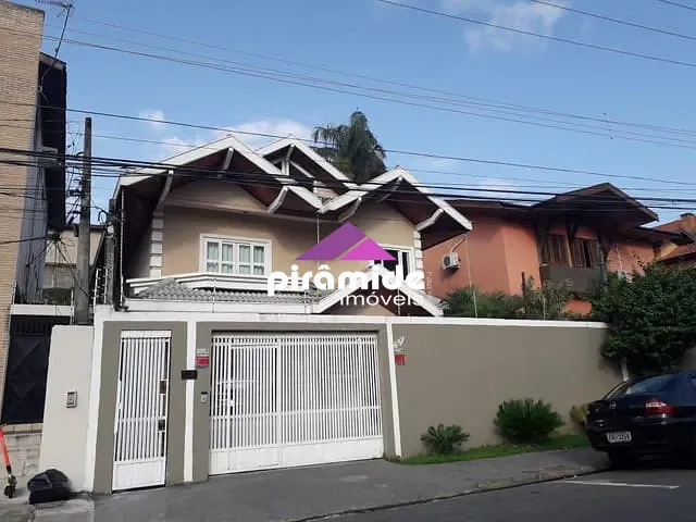 Casa com 410m² 3 quartos e 3 banheiros, à venda, no bairro Jardim Esplanada em São José dos Campos