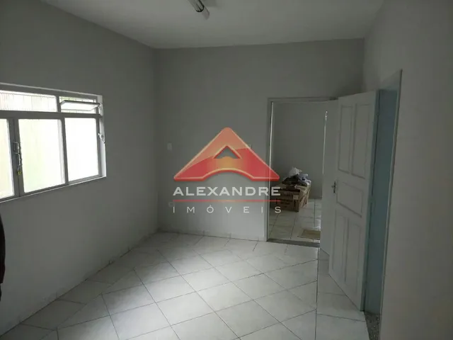 Casa com 300m² 3 quartos e 2 banheiros, à venda, no bairro Vila Tatetuba em São José Dos Campos