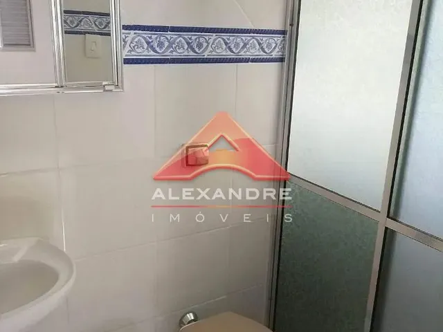 Casa com 300m² 3 quartos e 2 banheiros, à venda, no bairro Vila Tatetuba em São José Dos Campos