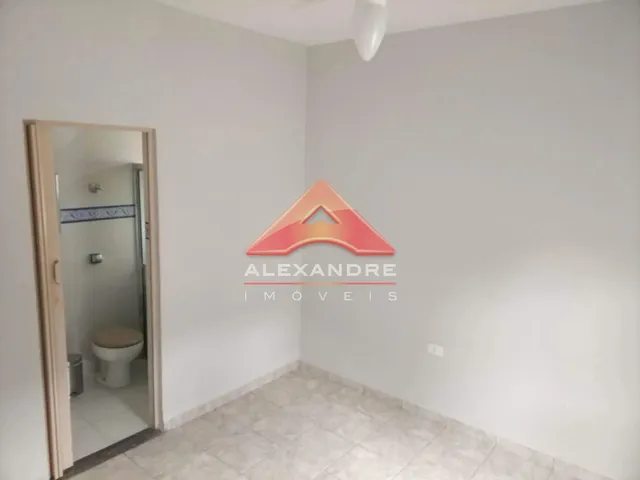 Casa com 300m² 3 quartos e 2 banheiros, à venda, no bairro Vila Tatetuba em São José Dos Campos