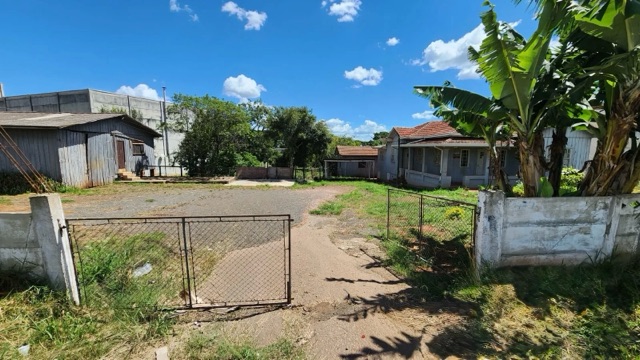 Locação - Casa com Amplo Terreno, 3 quartos, 3.500 m² total, Edícula completa, Barracão - Chapada, Ponta Grossa.