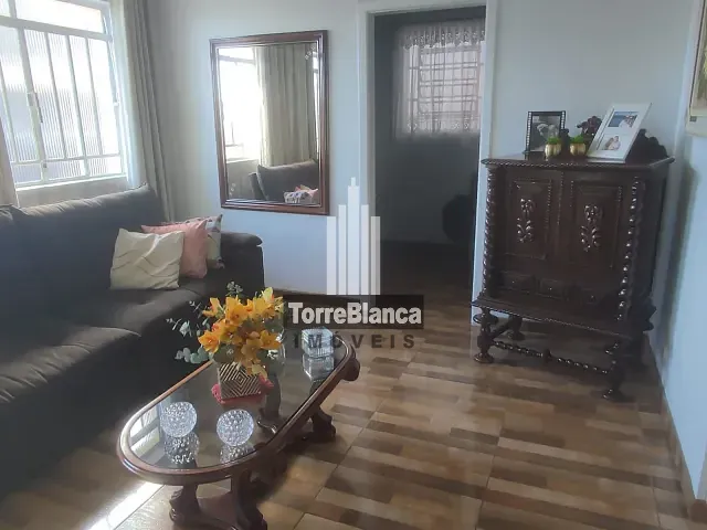 Casa com 406m² 4 quartos e 2 banheiros, à venda, no bairro Centro em Ponta Grossa
