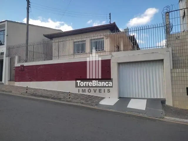 Casa com 406m² 4 quartos e 2 banheiros, à venda, no bairro Centro em Ponta Grossa