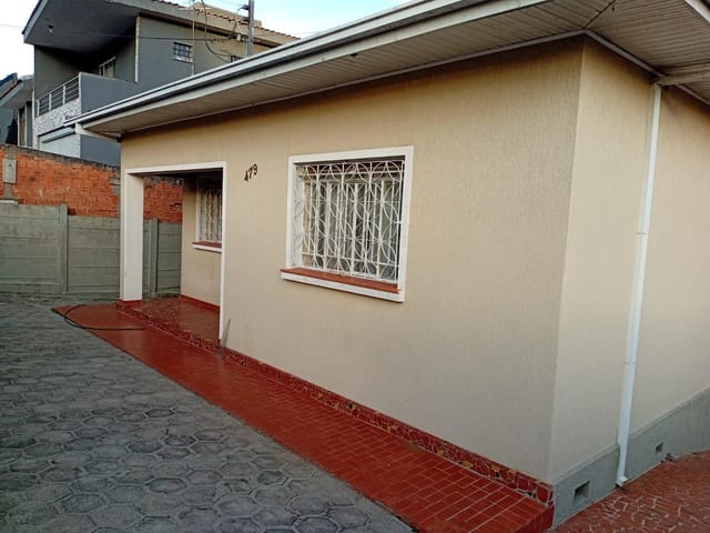 Locação - Casa com 2 quartos, Quintal Amplo, Churrasqueira, 518 m² total - Ronda, Ponta Grossa.