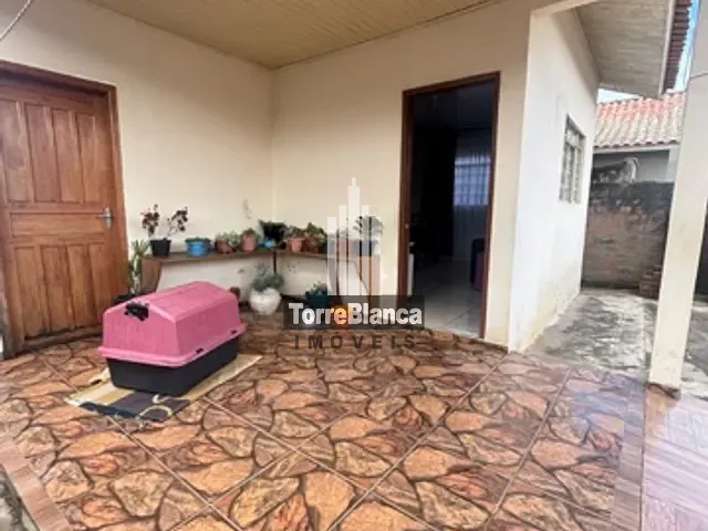 Casa com 197m² 3 quartos e 1 banheiro, à venda, no bairro Colônia Dona Luíza em Ponta Grossa