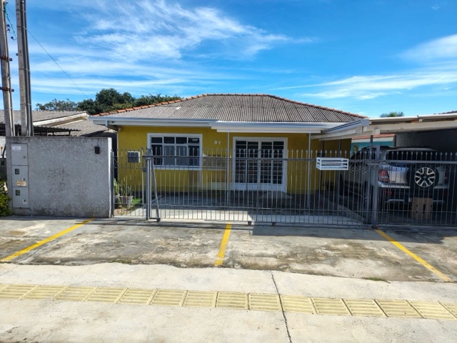 Locação - Casa com 2 quartos, 1 vaga de garagem, Próxima ao Lago de Olarias - Olarias, Ponta Grossa.