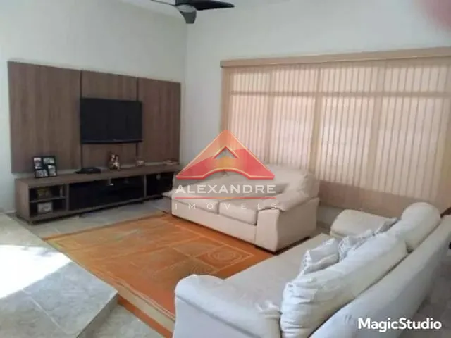 Casa com 250m² 3 quartos e 2 banheiros, à venda, no bairro Bosque dos Eucaliptos em São José dos Campos