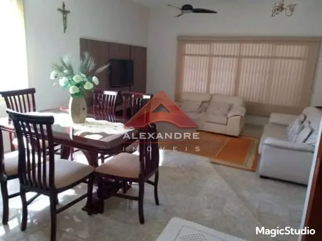 Casa com 250m² 3 quartos e 1 banheiro, à venda, no bairro Bosque dos Eucaliptos em São José dos Campos