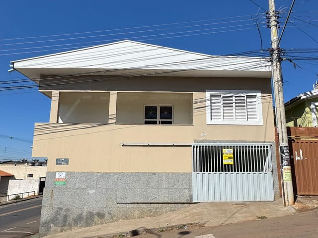 Foto do Casa - Casa com 3 dormitórios, sendo 01 suíte, para alugar, - Centro - Alfenas/MG | H. DE PAIVA MAGALHAES & F.DE PAIVA MAGALHAES LTDA