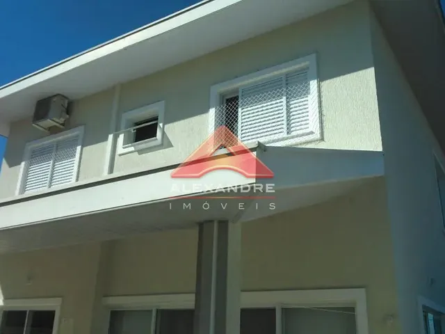 Casa com 252m² 3 quartos e 1 banheiro, à venda, no bairro Condomínio Residencial Mantiqueira em São José Dos Campos