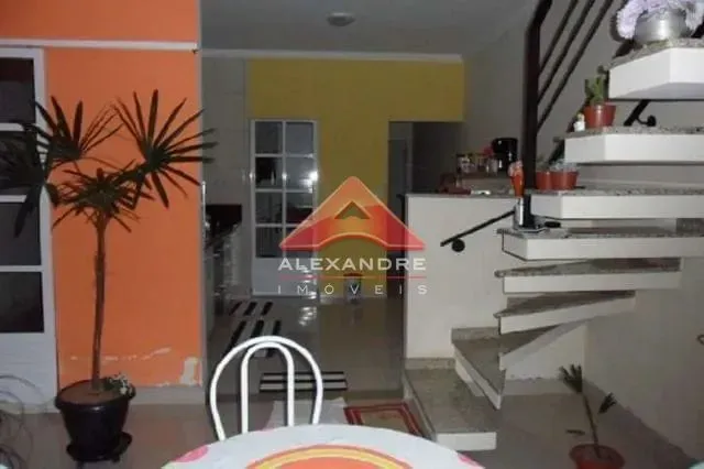 Casa, 4 quartos, 172 m² - Foto 1