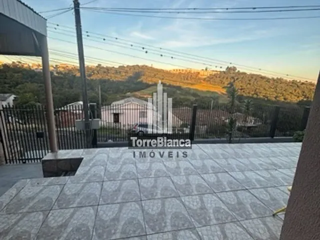 Casa com 337m² 2 quartos e 2 banheiros, à venda, no bairro Uvaranas em Ponta Grossa