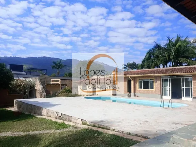 Casa com 864m² 7 quartos e 6 banheiros, para alugar, no bairro Vila Petrópolis em Atibaia