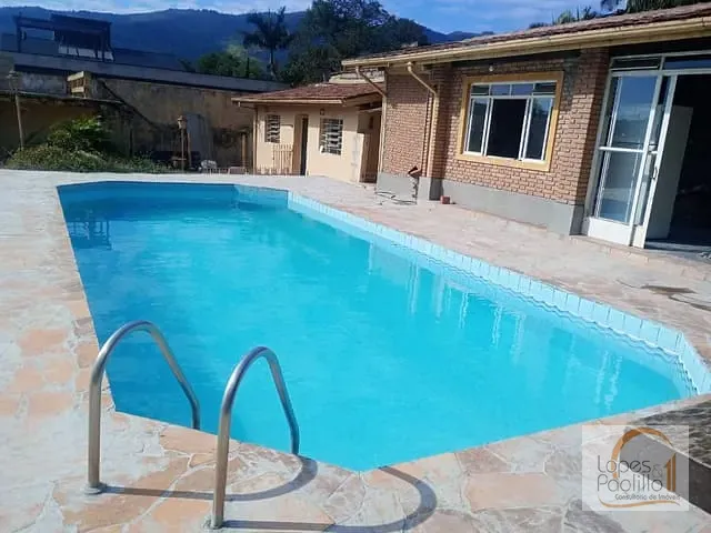 Casa com 864m² 7 quartos e 6 banheiros, para alugar, no bairro Vila Petrópolis em Atibaia