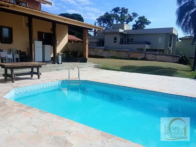 Casa com 864m² 7 quartos e 6 banheiros, para alugar, no bairro Vila Petrópolis em Atibaia