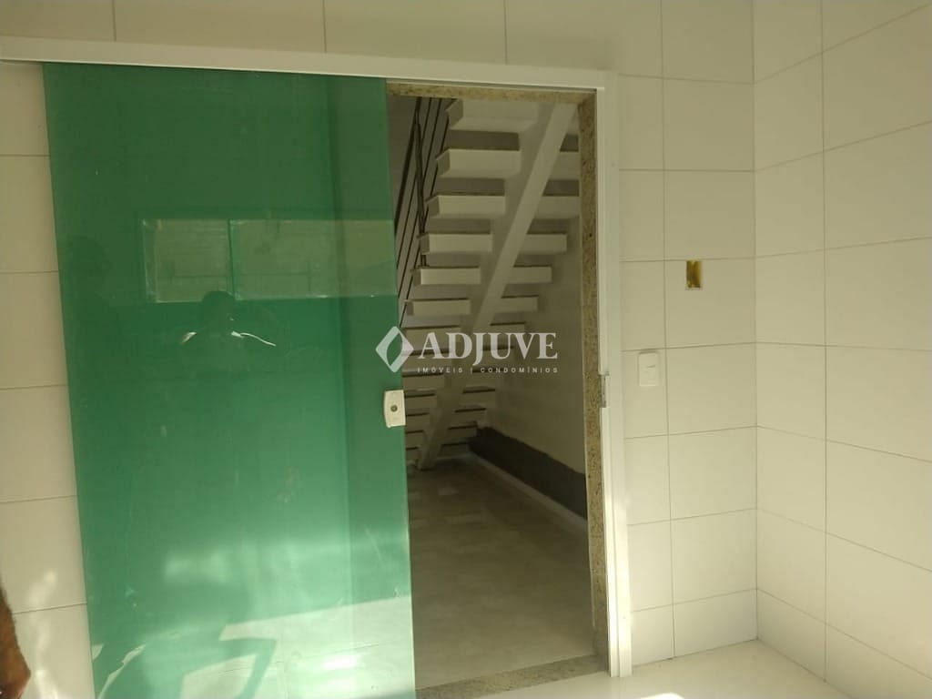 Casa à venda com 2 quartos, 136m² - Foto 3