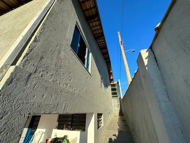Casa com 300m² 3 quartos e 2 banheiros, à venda, no bairro Jardim América em Taubaté