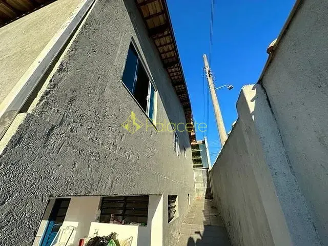 Casa com 300m² 3 quartos e 2 banheiros, à venda, no bairro Jardim América em Taubaté