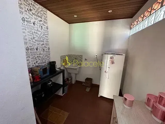 Casa com 300m² 3 quartos e 2 banheiros, à venda, no bairro Jardim América em Taubaté