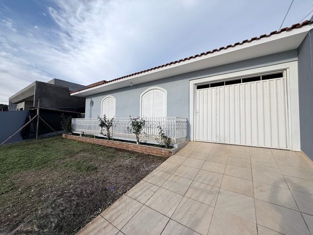 Locação - Casa Residencial/Comercial com Edícula, 2 salas, 3 quartos (sendo 1 suíte), 4 vagas, Churrasqueira, 212 m² - Jardim Carvalho, Ponta Grossa.