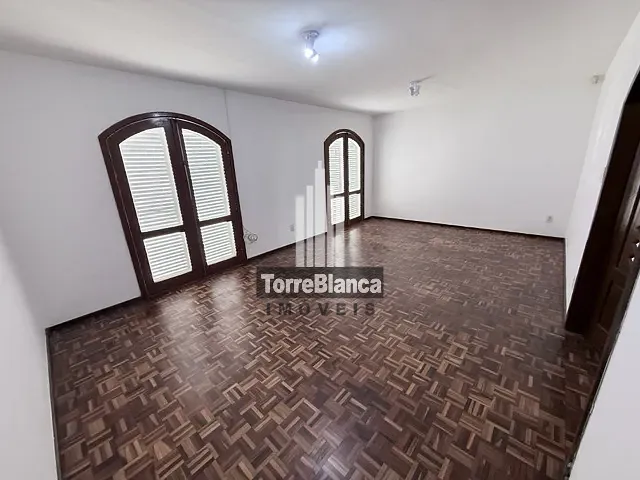 Casa com 462m² 3 quartos e 4 banheiros, para alugar, no bairro Jardim Carvalho em Ponta Grossa
