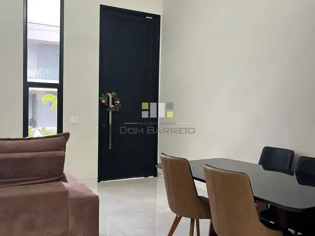 Casa com 250m² 3 quartos e 2 banheiros, à venda, no bairro Parque Olívio Franceschini em Hortolândia