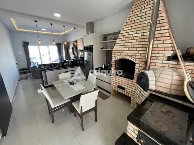 Casa com 200m² 3 quartos e 2 banheiros, à venda, no bairro Contorno em Ponta Grossa
