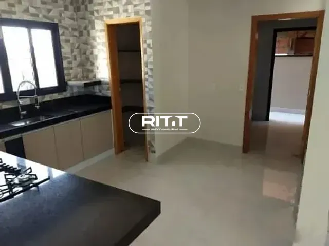 Casa com 300m² 4 quartos e 6 banheiros, à venda, no bairro Roncáglia em Valinhos