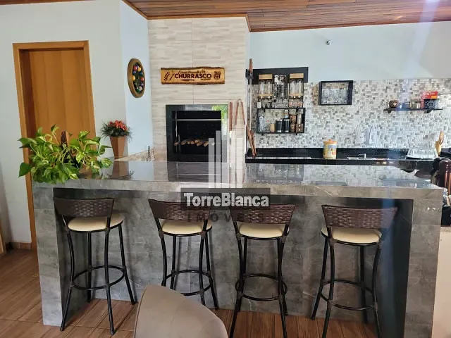 Casa com 207m² 2 quartos e 2 banheiros, à venda, no bairro Olarias em Ponta Grossa