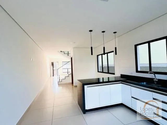 Casa com 215m² 3 quartos e 4 banheiros, à venda, no bairro Loteamento Loanda em Atibaia
