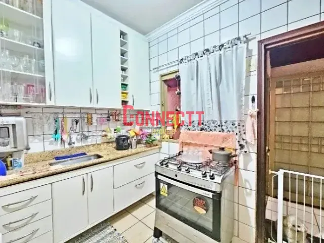 Casa com 266m² 3 quartos e 2 banheiros, à venda, no bairro Parque São Sebastião em Ribeirão Preto